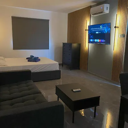 Nissi Avenue Apartment *
