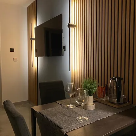Nissi Avenue Apartment