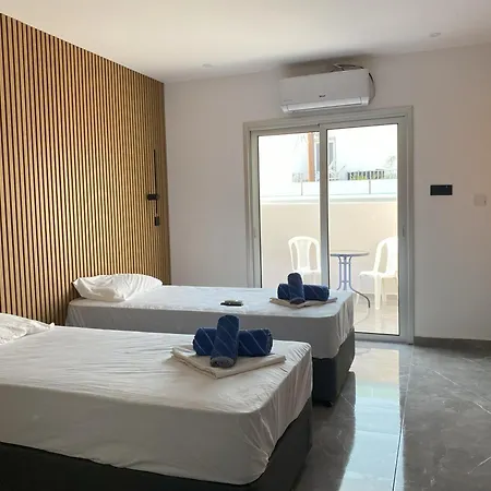 아파트 Nissi Avenue