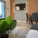 Nissi Avenue Apartment