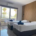 Nissi Avenue Apartment *
