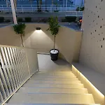 Nissi Avenue 公寓 *