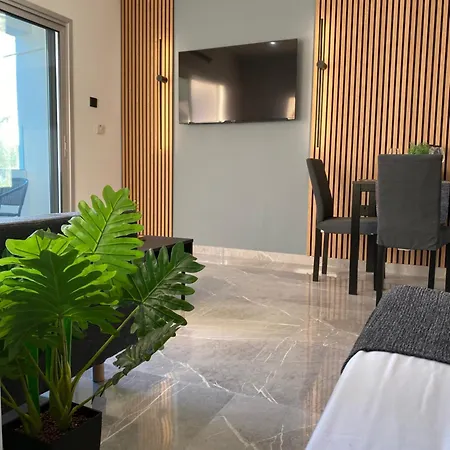 Nissi Avenue Apartment