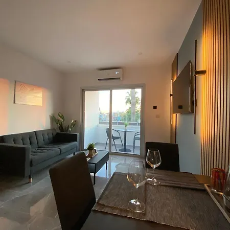 Nissi Avenue Apartment