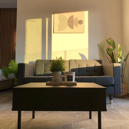 Nissi Avenue Apartment *