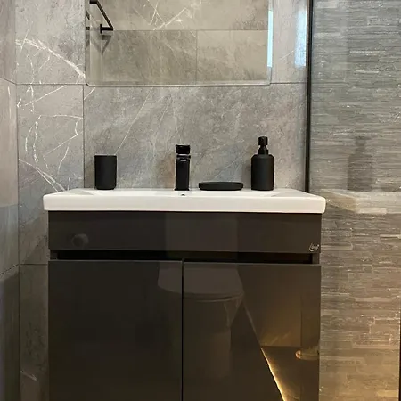 Apartment Nissi Avenue *