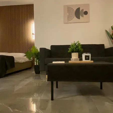 Nissi Avenue Apartment *