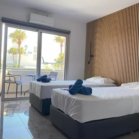 Nissi Avenue Apartment *