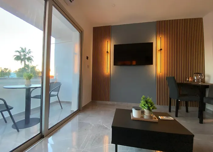 Appartamento Nissi Avenue